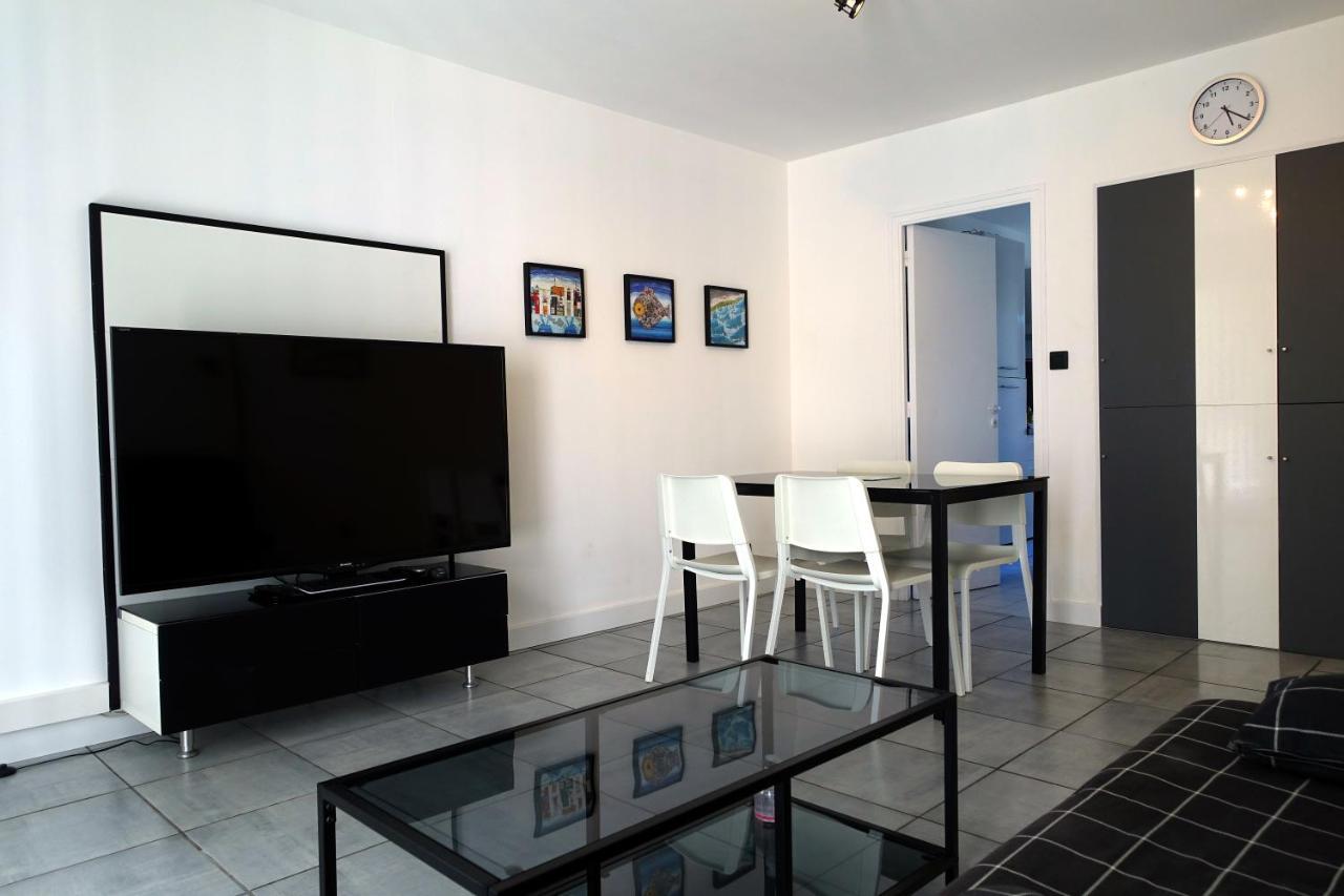 La Poterie - Appartement Avec Balcon Et Parking Prive 坎佩尔 外观 照片